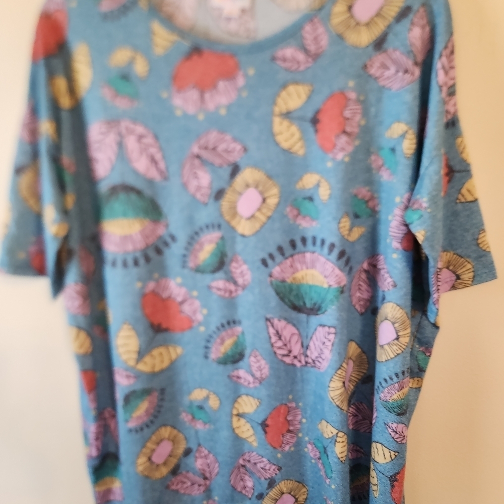 LuLaRoe Teal and Gray Feather Pattern Top XS